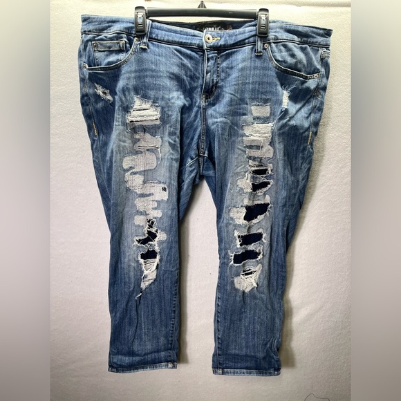 Torrid Trashed Distressed Boyfriend Jeans Womens 22W Xtra Short Cute Sexy 2468 - Picture 1 of 10